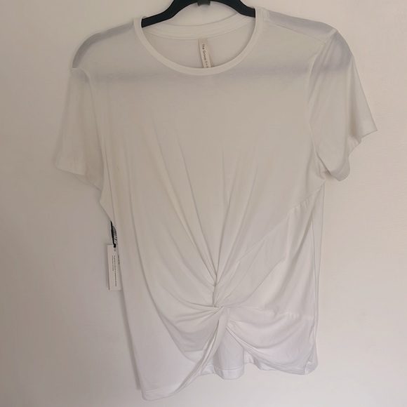 Aritzia The Group by Babaton White Foundation Knot T-shirt NWT - Picture 3 of 5